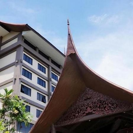 Kyriad Bumiminang Hotel Padang Kültér fotó