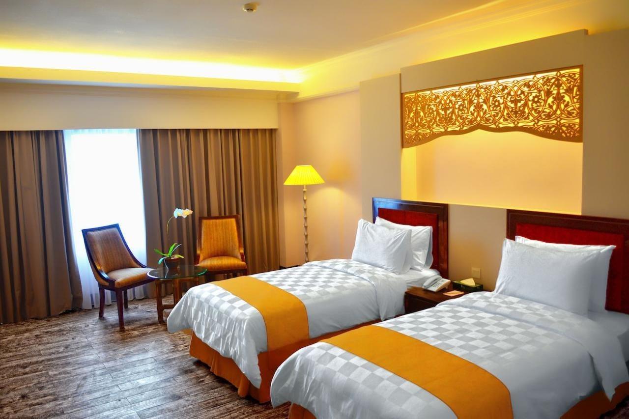 Kyriad Bumiminang Hotel Padang Kültér fotó