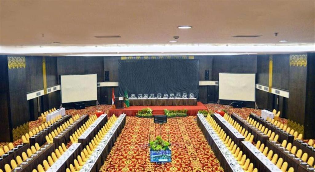 Kyriad Bumiminang Hotel Padang Kültér fotó