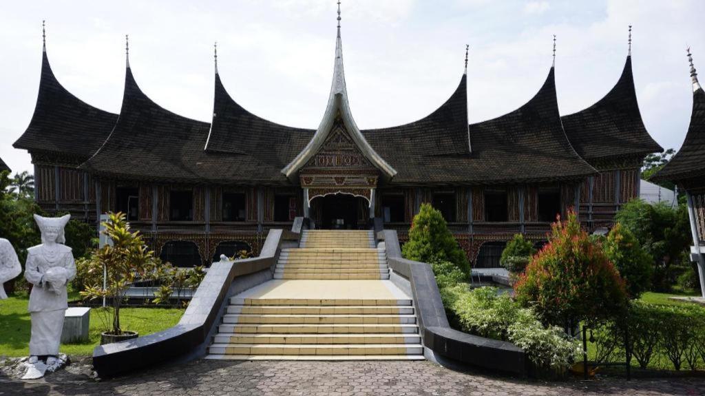 Kyriad Bumiminang Hotel Padang Kültér fotó