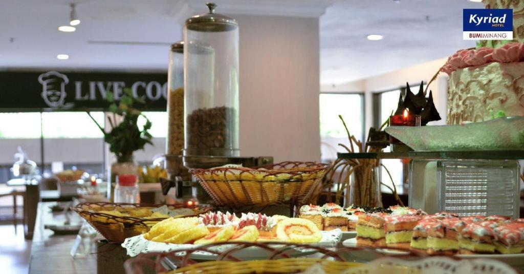 Kyriad Bumiminang Hotel Padang Kültér fotó