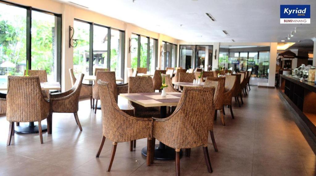 Kyriad Bumiminang Hotel Padang Kültér fotó
