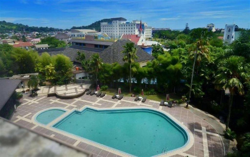 Kyriad Bumiminang Hotel Padang Kültér fotó