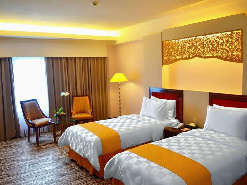 Kyriad Bumiminang Hotel Padang Kültér fotó