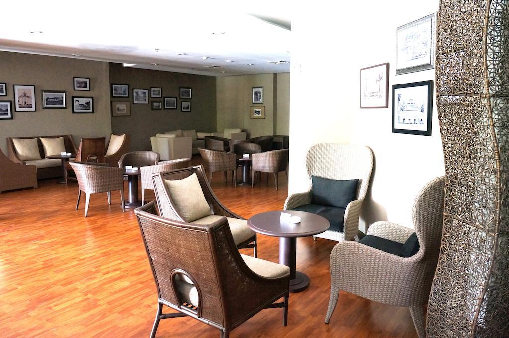 Kyriad Bumiminang Hotel Padang Kültér fotó