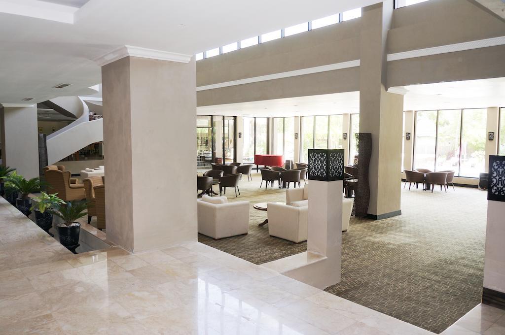 Kyriad Bumiminang Hotel Padang Kültér fotó