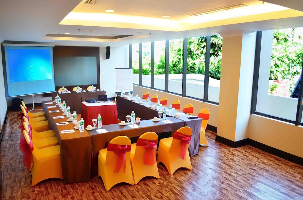 Kyriad Bumiminang Hotel Padang Kültér fotó