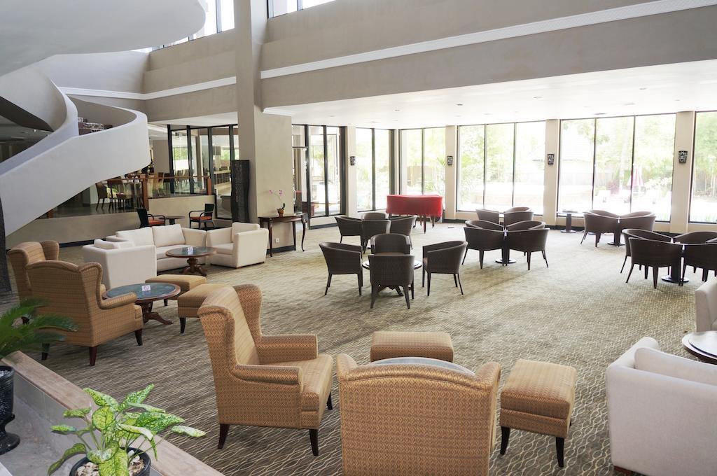 Kyriad Bumiminang Hotel Padang Kültér fotó