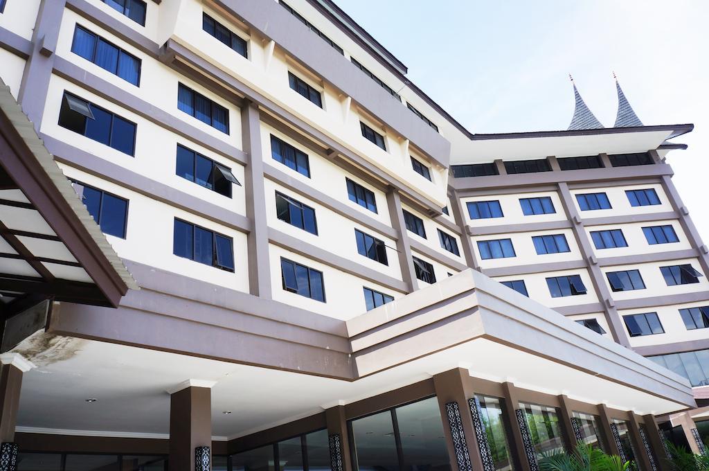 Kyriad Bumiminang Hotel Padang Kültér fotó